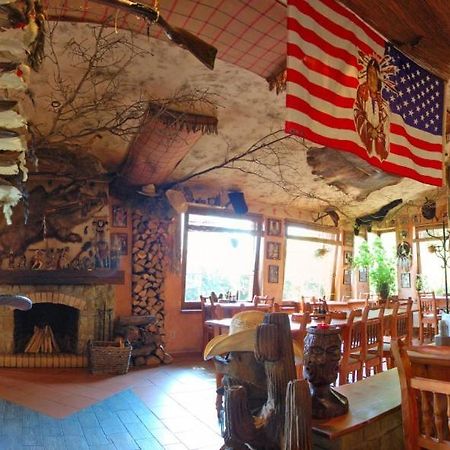 Restaurant A Penzion Steak Station Παρντούμπιτσε Εξωτερικό φωτογραφία