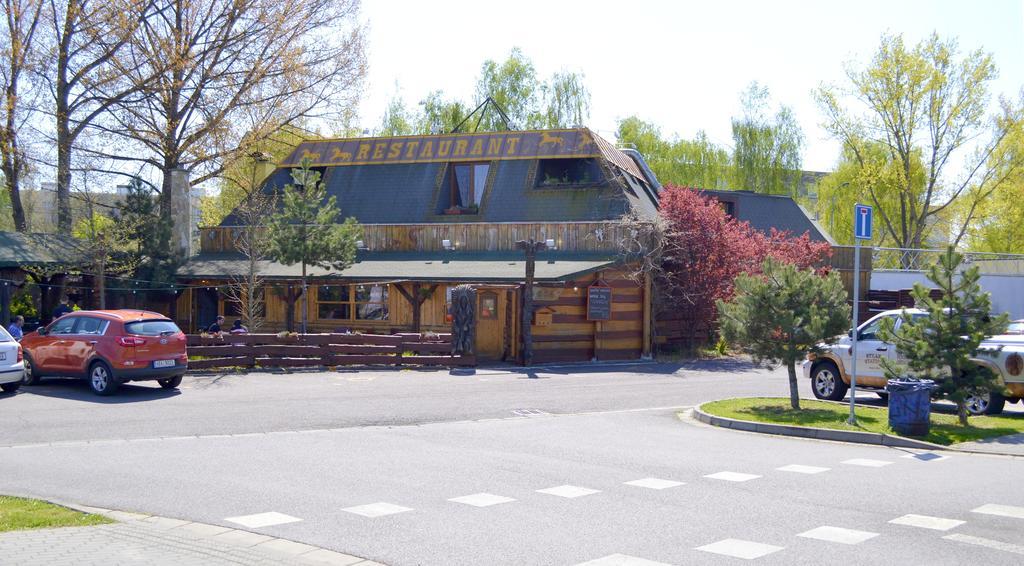 Restaurant A Penzion Steak Station Παρντούμπιτσε Εξωτερικό φωτογραφία