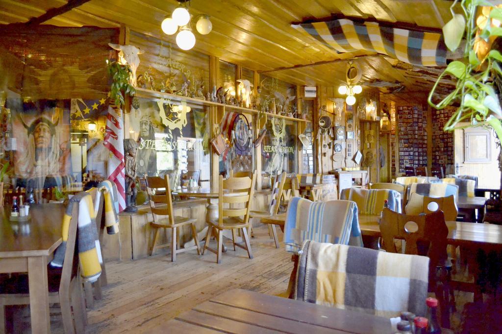 Restaurant A Penzion Steak Station Παρντούμπιτσε Εξωτερικό φωτογραφία