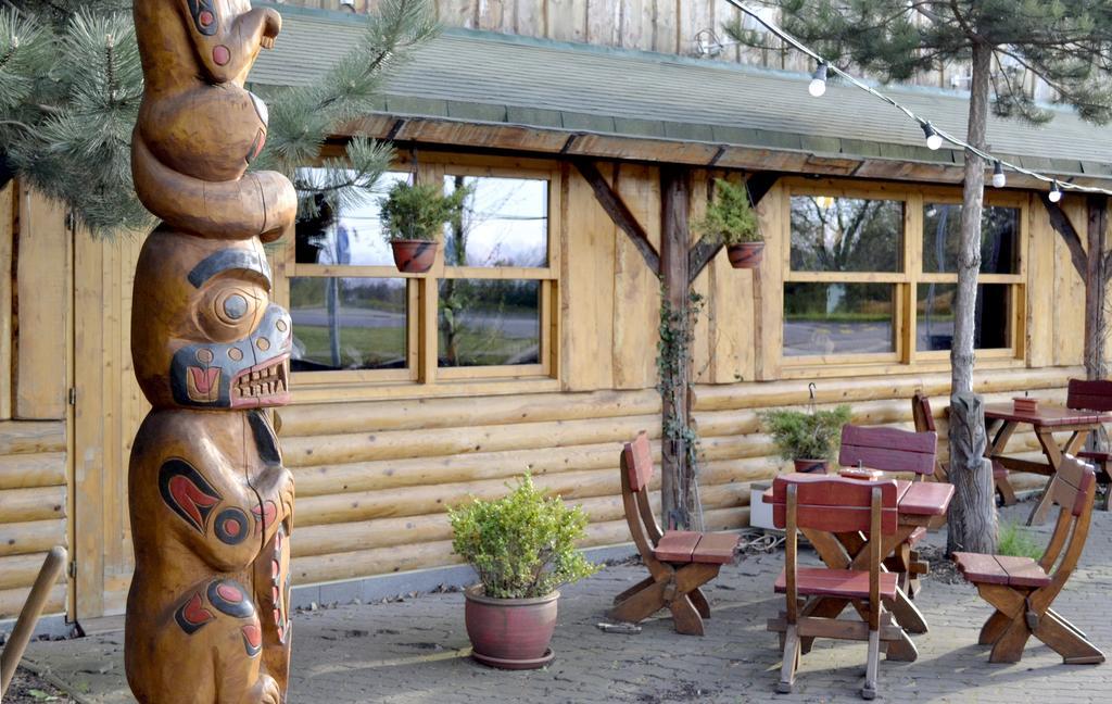Restaurant A Penzion Steak Station Παρντούμπιτσε Εξωτερικό φωτογραφία